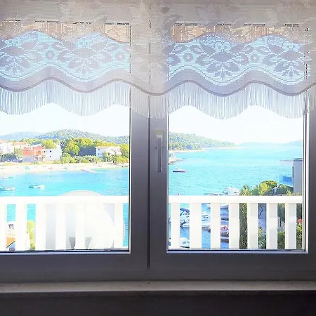 Adriatic Seafront Rogoznica Apartamento *
